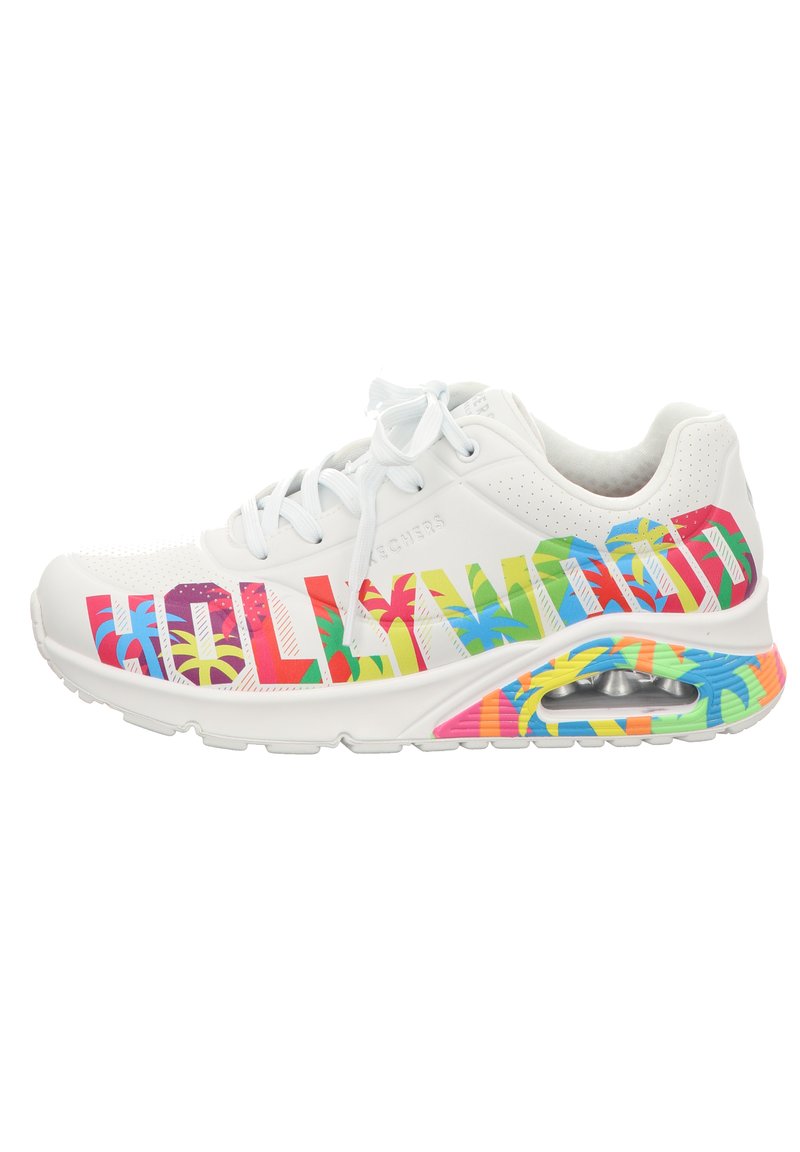Weißer Sneaker mit buntem "HOLLYWOOD"-Schriftzug und Palmenblattmustern. Verfügt über eine runde Zehenpartie, Schnürdesign und sichtbare Luftpolster.