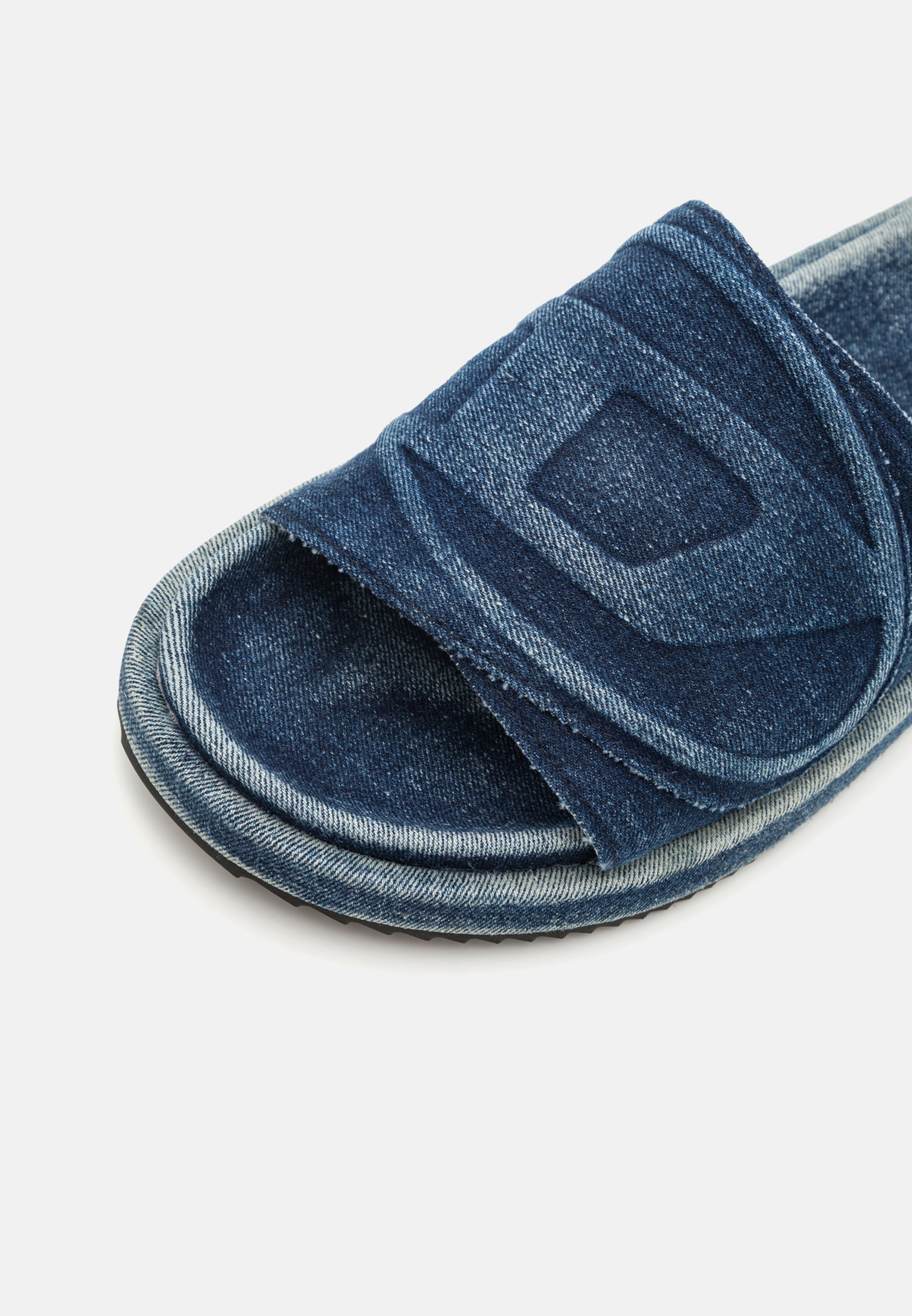 【DIESEL】 Sa-Slide D Oval - PU slides with embossed Oval D Sa-Slide D-PU slides with embossed Oval D | Diesel Online