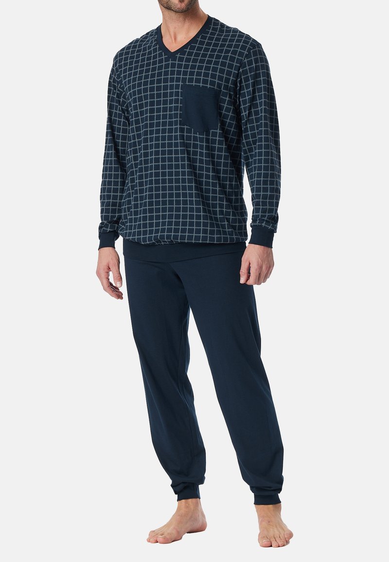 Completo pigiama navy composto da una maglia a maniche lunghe con scollo a V e motivo a quadri, abbinato a pantaloni tapered in tinta unita navy.