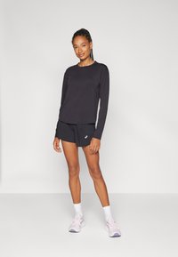 HOKA ESSENTIAL TEE - Top dugih rukava - black