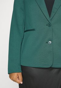 Vero Moda Curve Blazer - green