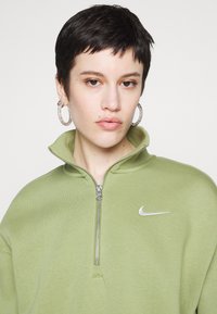 Nike Sportswear SPORTSWEAR PHOENIX FLEECE - Camisola - alligator sail