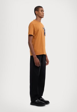 LOGO - Print T-shirt - cognac