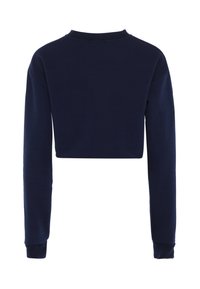 Tengerészkék hosszú ujjú cropped pulóver bordás mandzsettával és kerek nyakkivágással, hátulról bemutatva, fehér háttér előtt.