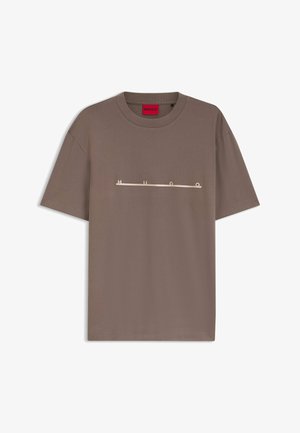 HUGO, HUGO DATRIK - T-shirt con stampa - brown thirteen