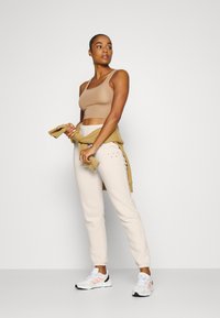 Casall JOGGER - Calças de fato de treino - light sand