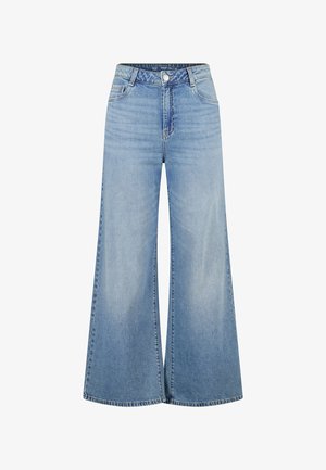 Jean en denim bleu clair à jambes larges avec poches avant, passants de ceinture et fermeture par bouton.