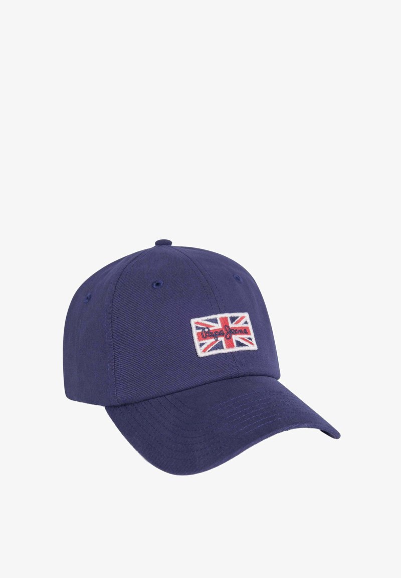Gorra azul marino de algodón con visera curva, con un parche bordado de la Union Jack y el texto "Pepe Jeans" en la parte frontal.