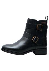 Les Tropeziennes par M Belarbi Botines camperos - black