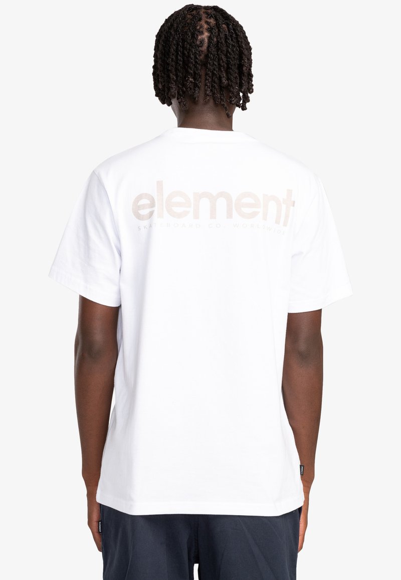 Camiseta de algodón blanca con un gran logo beige de "element" en la parte posterior. Manga corta y corte relajado.