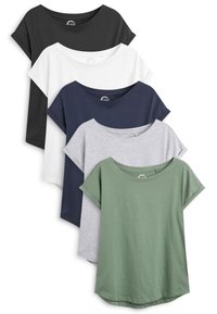 Pięć t-shirtów z krótkim rękawem w kolorach czarnym, białym, granatowym, szarym i zielonym. Wykonane z miękkiej bawełny, z luźnym krojem i podwiniętymi mankietami.