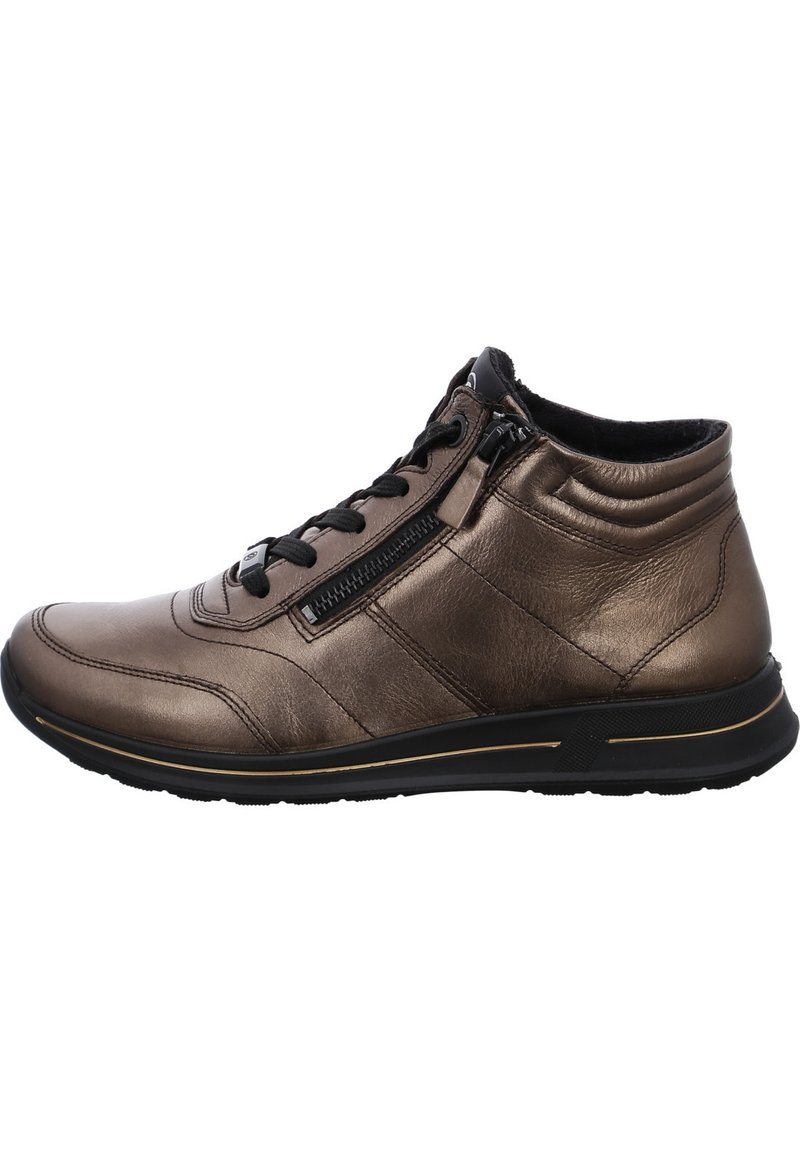 Mid-Cut-Sneaker aus metallisch bronze farbenem Leder, mit schwarzen Schnürsenkeln, einem seitlichen Reißverschluss und einer Gummisohle mit goldenen Akzenten.