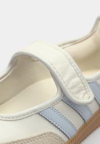 adidas Originals SAMBA JANE - Balerinos tipo bateliai su dirželiu ties kulkšnimi - cloud white/halo blue