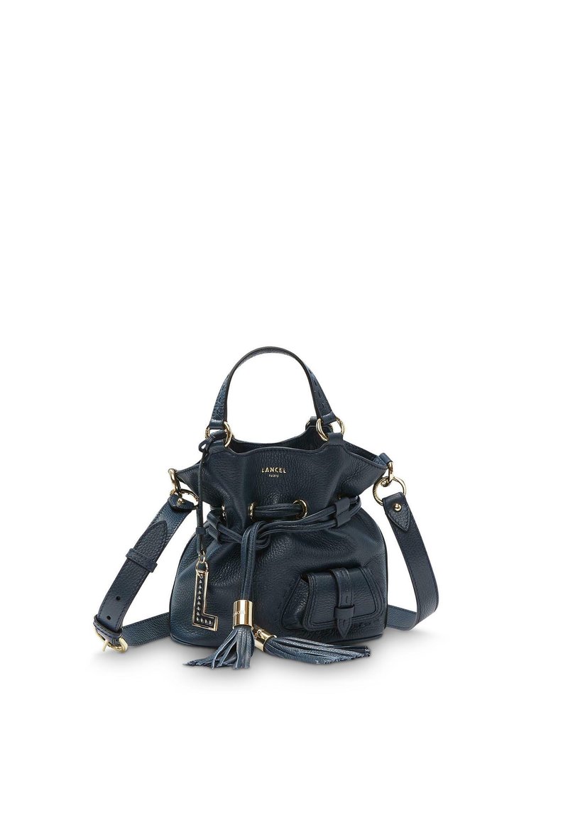 Navy nahkahihnalaukku kultaisilla yksityiskohdilla, narukiinnitys, sivutasku ja tupsu. Irrotettava olkahihna sisältyy.