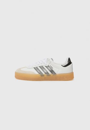 SAMBAE - Sneakers low - core black/core black/gum
