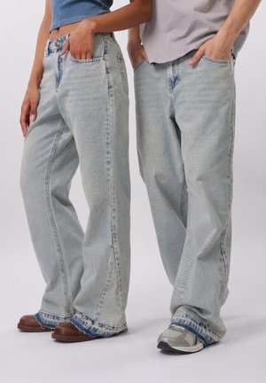 YOURTURN by Zalando, UNISEX - Дънки с разкроени крачоли - light blue denim
