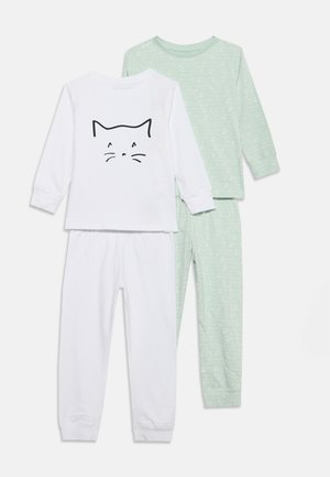 Deux ensembles de pyjamas pour enfants à manches longues, un blanc avec un simple visage de chat noir, un vert clair avec un motif de visage de chat blanc.