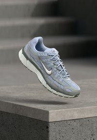 Niewybrane, ghost/summit white/light smoke grey/smoke grey