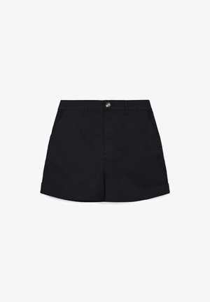 Bermuda nera in cotone con taglio dritto, dotata di chiusura con bottone, due tasche laterali e orli arrotolati. Tessuto liscio e design classico.