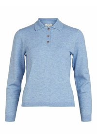 Polo en maille bleu clair à manches longues avec poignets côtelés, petit col et trois boutons marron sur la patte de boutonnage.