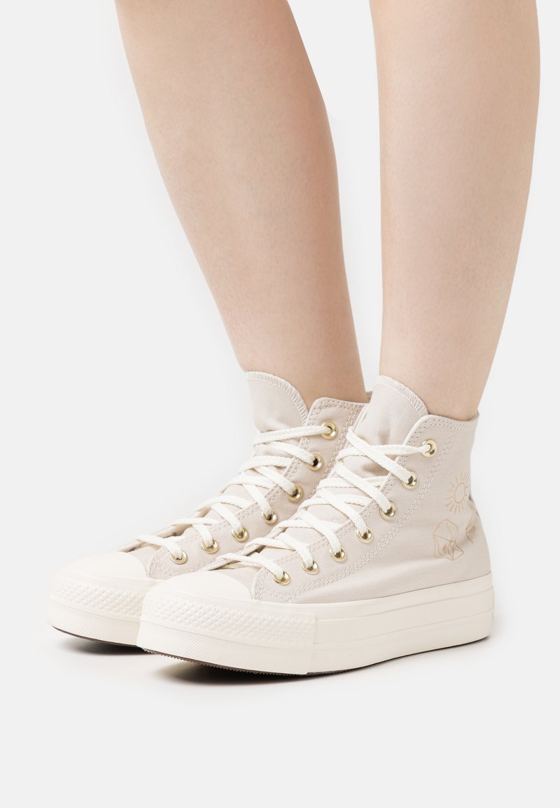 Converse CHUCK TAYLOR ALL STAR LIFT - Sapatilhas de cano alto - desert sand/egret/light gold