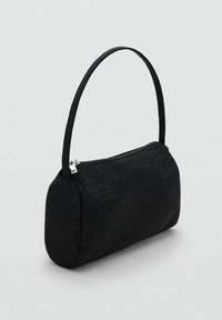 Borsa nera con forma arrotondata, realizzata in un materiale testurizzato, dotata di una maniglia corta e di una chiusura a zip sulla parte superiore.