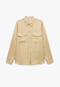 Beige langærmet skjorte i letvægtsstof med en subtil ribbet tekstur, der har knaplukning foran og to brystlommer.