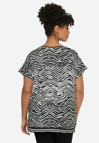 MIAMODA CREW NECK ZEBRA  - Triko s potiskem - black