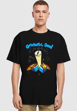 Fekete pamut póló, amelyen egy több színű grafika látható két medvéről, kék kockákon, a "Grateful Dead" szöveggel és egy villám motívummal.