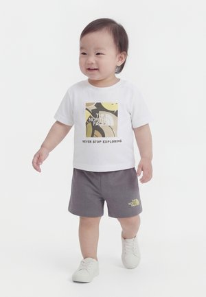 The North Face BOX PLAY REGULAR GRAPHIC UNISEX SET - Shorts - white/smoked pearl