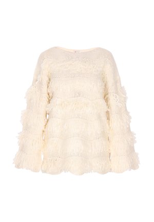 Sweter din tricot crem cu mâneci lungi, având franjuri texturati dispusi pe orizontală, și o croială lejeră cu o gârniță largă.