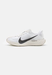 Nike Performance PEGASUS PLUS - Bėgimo batai plentui - white/anthracite/sail/light orewood brown/sesame