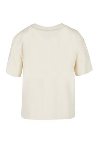 Creme kortærmet t-shirt med rund halsudskæring og ensartet, glat tekstur. Ingen synlige logoer eller mønstre, med en klassisk, afslappet pasform.