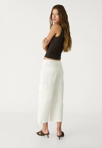 Stradivarius CAPRIS  - Cargobyxor - beige