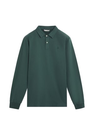 Camisa polo de manga larga en algodón verde oscuro, con un collar clásico, una tapeta de dos botones y un pequeño logo bordado en el pecho.