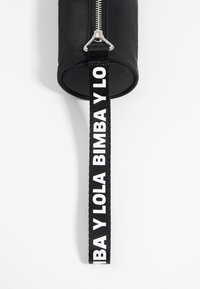 Bimba Y Lola Neceser - black