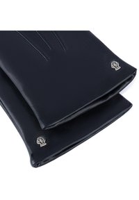 Schwarze Lederhandschuhe mit glatter Textur, gestickten Akzenten und einem metallischen Logodetail an der Handgelenkseite.