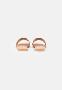 Steve Madden ZARNIA - Slippers - cognac