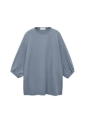 Light blue oversized t-shirt made of soft cotton, featuring a round neckline and loose, three-quarter length sleeves with a smooth texture.