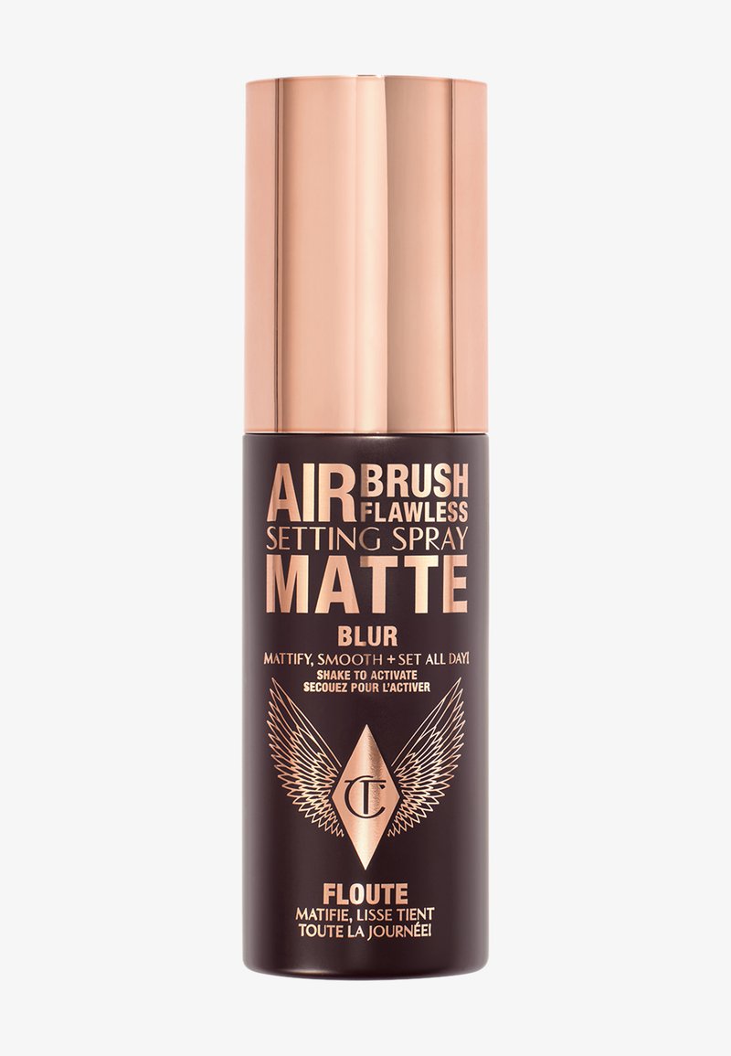 Bottiglia spray nera con tappo metallico oro rosa. Presenta un testo audace in bianco e oro per "Airbrush Flawless Setting Spray Matte" e un design decorativo con ali.