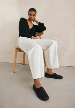 Next FOREVER COMFORT LACELESS - REGULAR FIT - Loaferit/pistokkaat - black