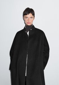 Massimo Dutti WITH STAND COLLAR - Klassischer Mantel - black