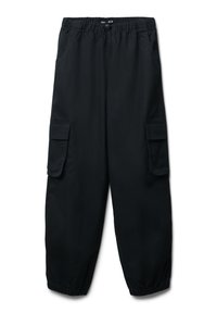 Pantaloni cargo neri realizzati in tessuto resistente, con vita elasticizzata, tasche laterali e polsini elastici alla caviglia.