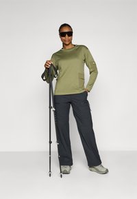 Peak Performance CARGO PANTS - Lauko kelnės - black