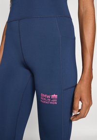 adidas Performance Tajice za trčanje - collegiate navy