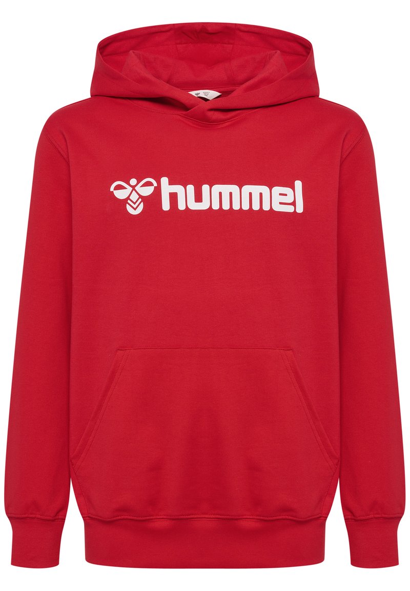 Rote Kapuzenjacke mit einer vorderen Kängurutasche, gerippten Bündchen und Saum, ausgestattet mit einem großen weißen "hummel"-Logo auf der Brust. Glatte Textur.