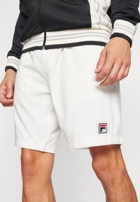 Fila SHORTS SANTANA - Spordišortsid - white alyssum