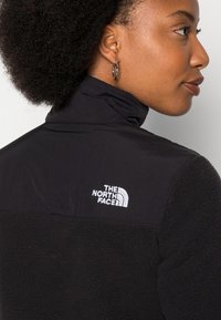 The North Face CROP DENALI - Casaco de verão - tnf black