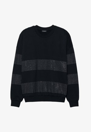 Sweatshirt preto com gola redonda, apresentando riscas horizontais de pequenos tachas prateadas ao longo do peito e das mangas. Mangas longas e punhos canelados.