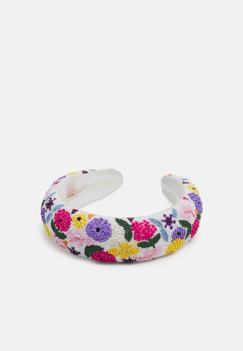 KLEDING SCHOENEN SPORT ACCESSOIRES ONLINE visual data 4